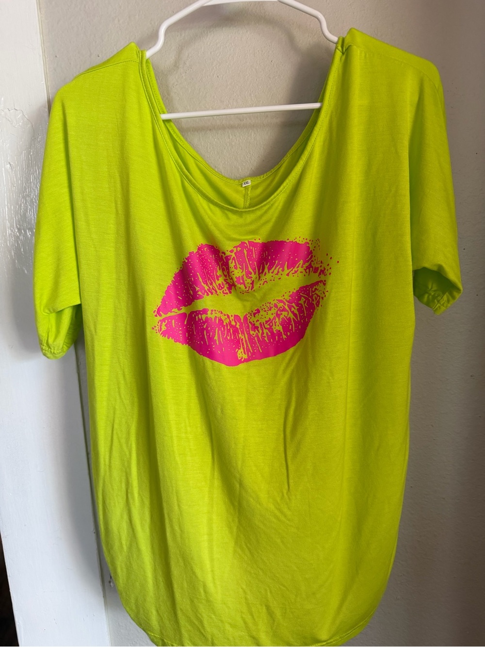 Neon Green Hot Pink graphic Lips blouse XXL